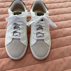 Vintage Havana White and Gray Athletic Shoes